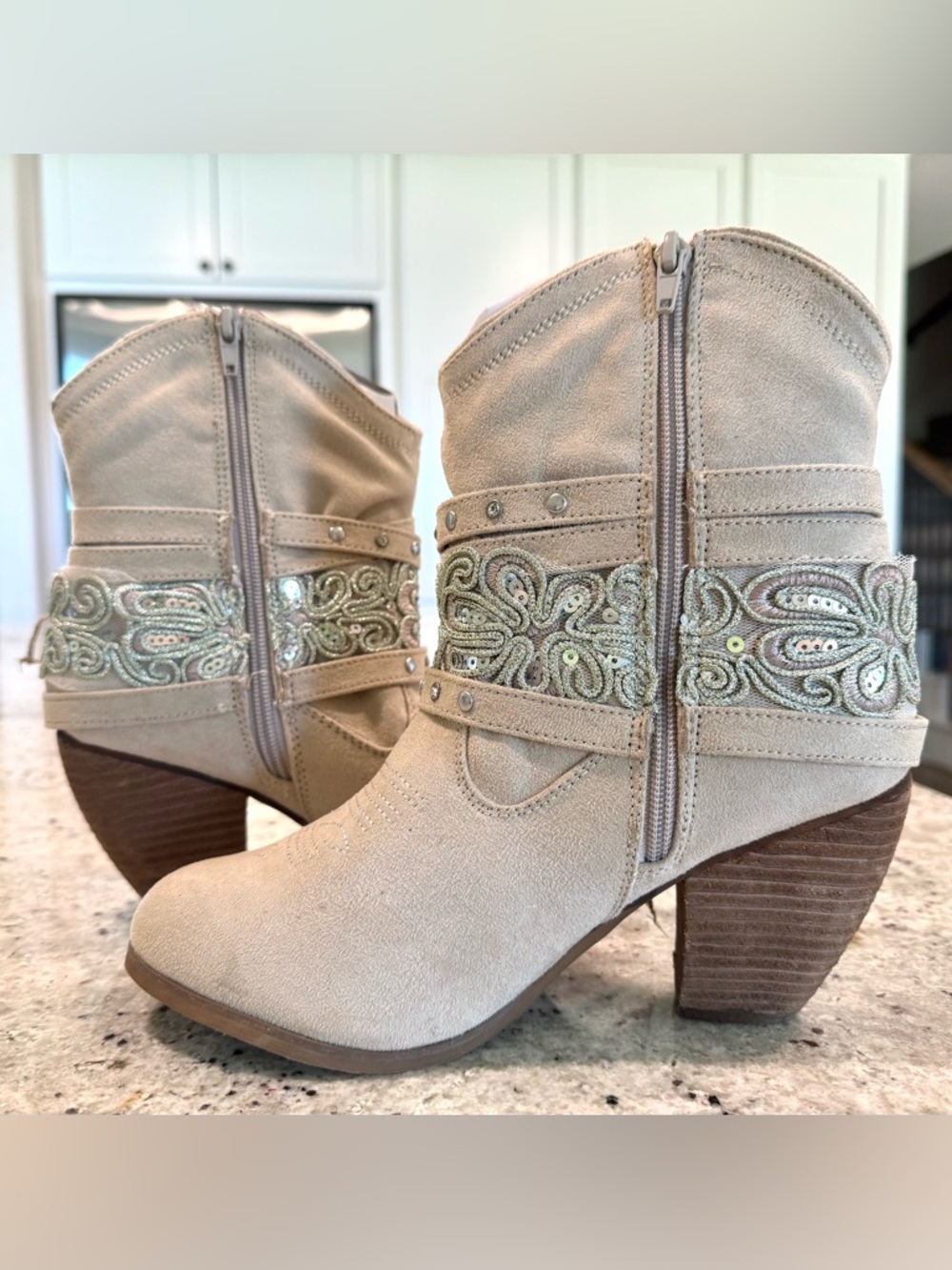 Not Rated Brand Beige Boots with Embroidered Green Accents "NEW" - Picture 5 of 15